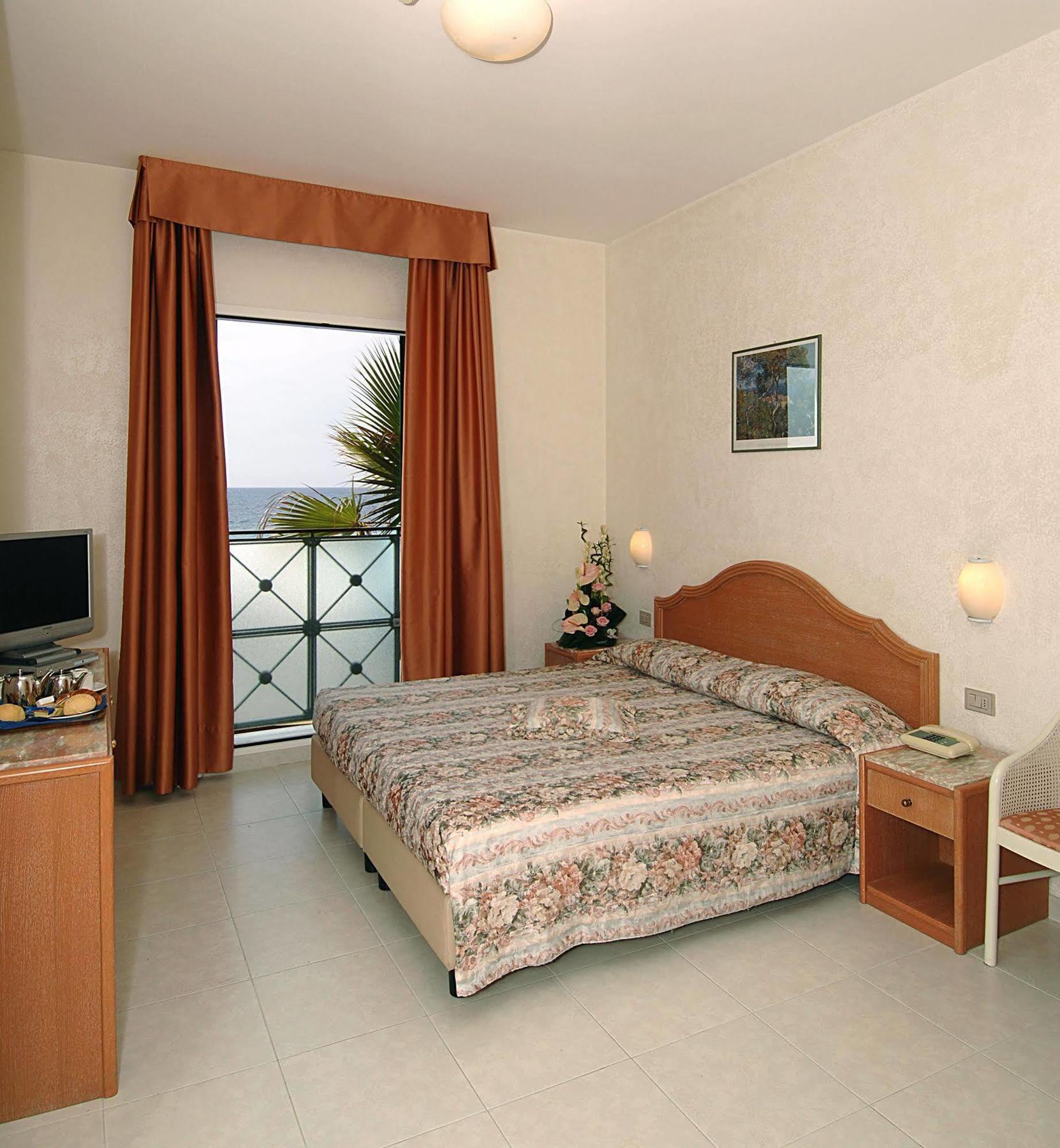 Hotel Piccolo Lido Bordighera Exterior foto