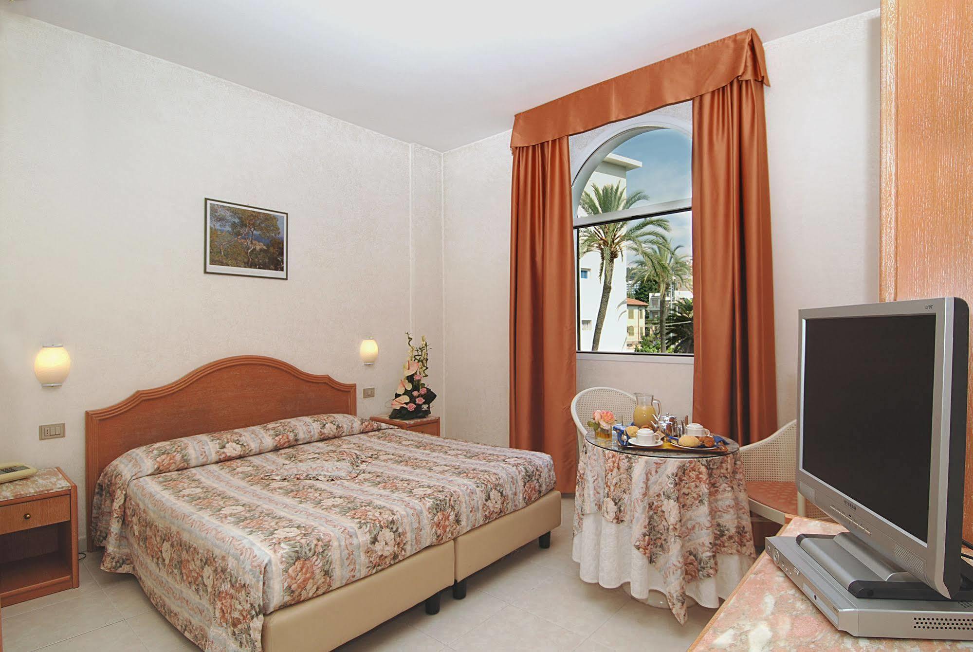 Hotel Piccolo Lido Bordighera Exterior foto